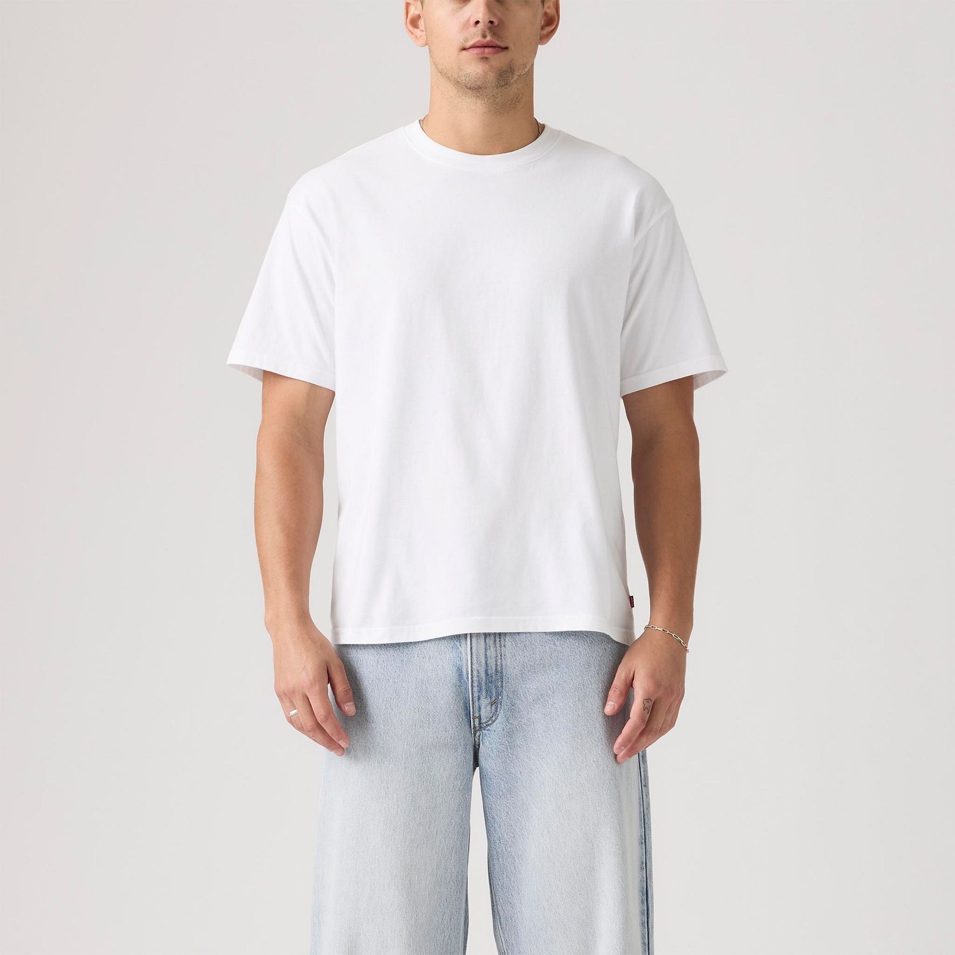 levi-s-men-s-short-sleeve-classic-boxy-t-shirt-ea379fa9-2784-4afd-ba13-dea222bcbe7d-jpgrendition