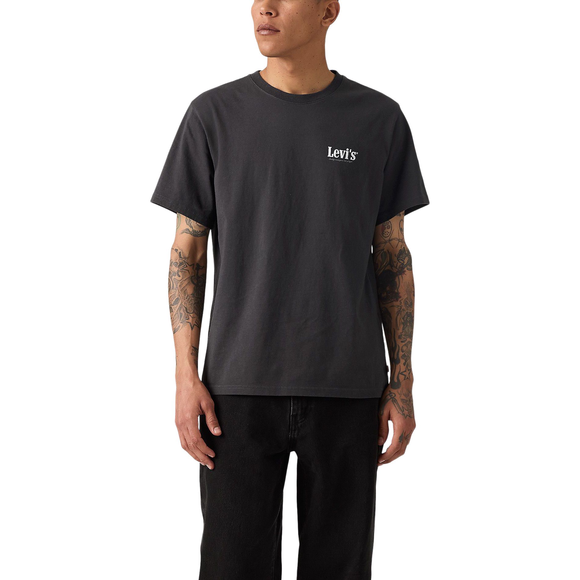 levi-s-relaxed-graphic-t-shirt-serving-up-classics-6dc28ce8-52e2-4fb0-b9fd-91c2dde0fb9d-jpgrendition