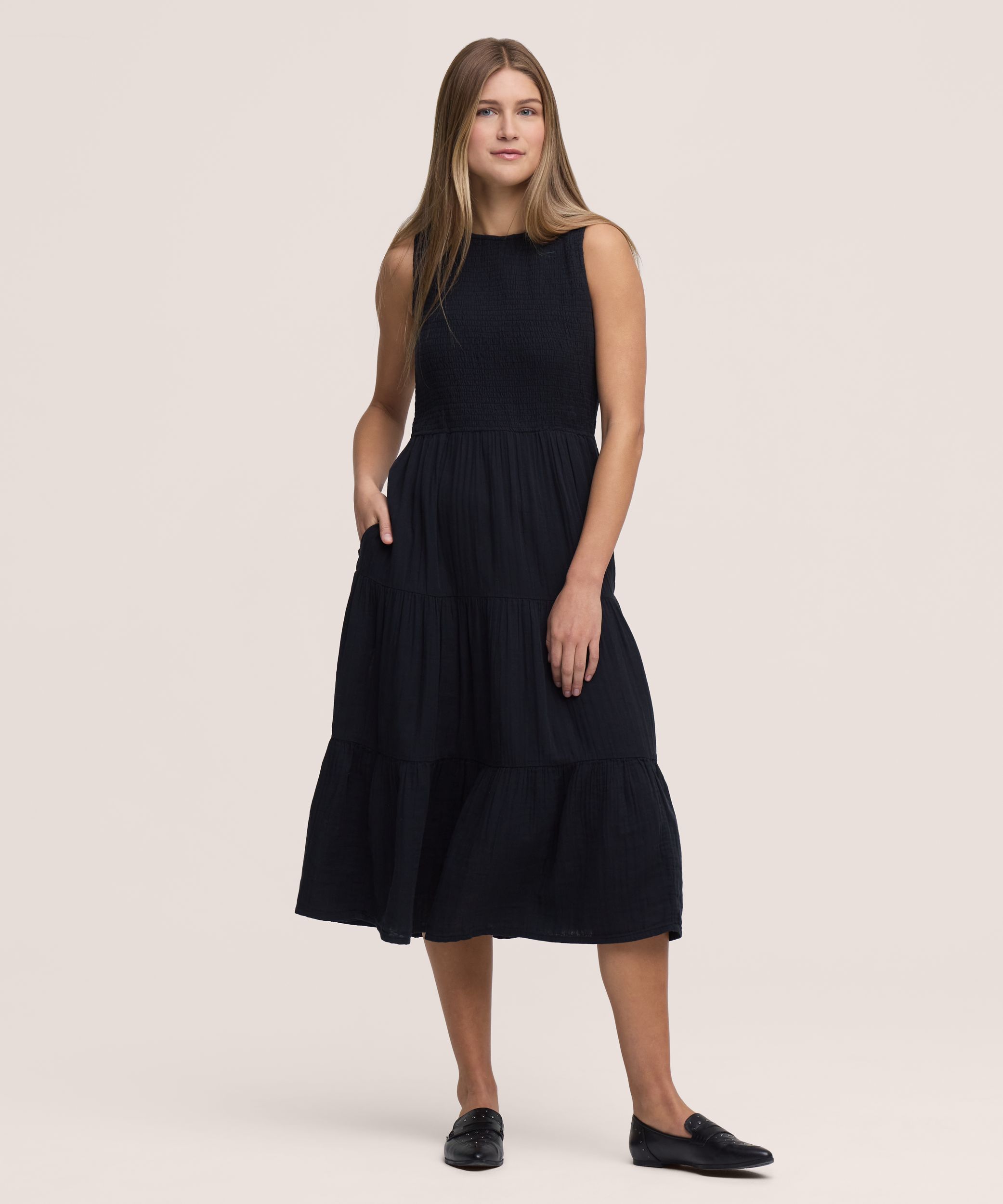 levi-s-women-s-cely-smocked-dress-8f4fd85d-b220-4ba1-9faf-cb11d0e4acc6-jpgrendition